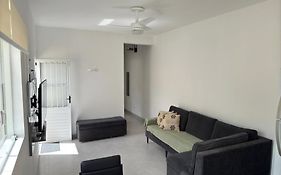 Casa nova térrea familiar com ar condicionado e estacionamento em Cananeia